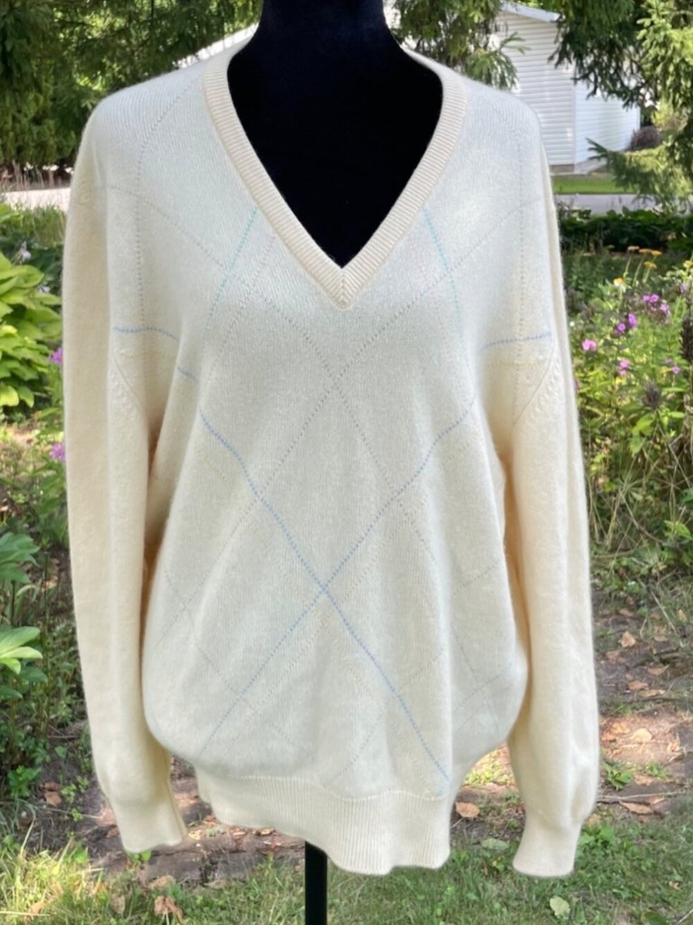 Vintage 80s Pringle of Scotland 100% Cashmere V Neck Sweater Cream Pastel 42 M L
